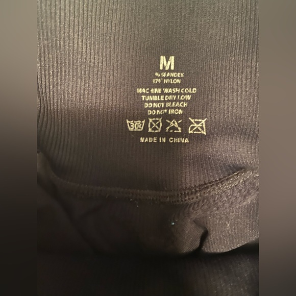 Booty Scrunch Leggings - Picture 4 of 5